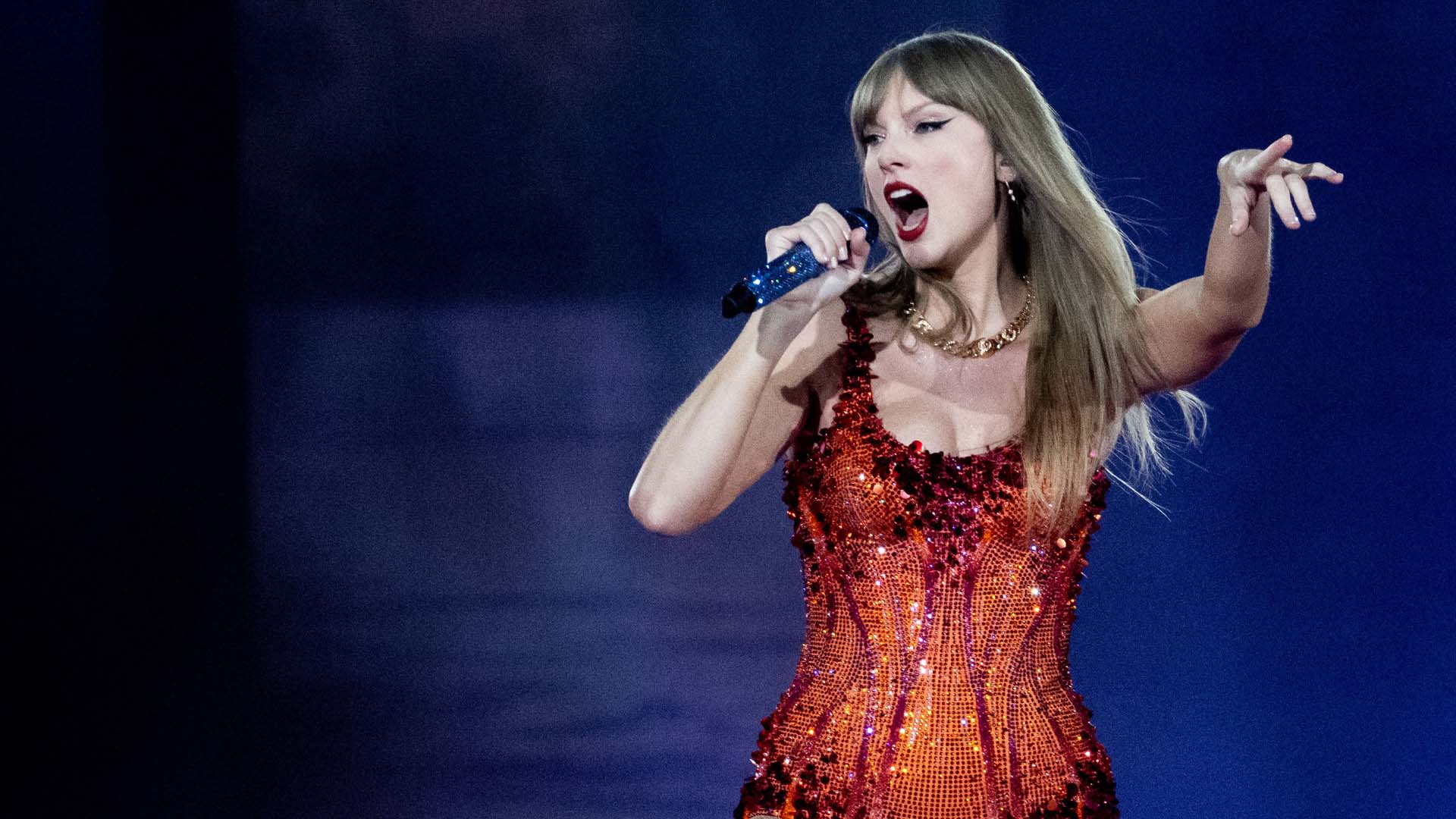 TAYLOR SWIFT