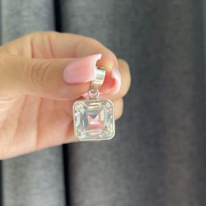 Nowość. wisiorek z kryształem górskim w super cenie