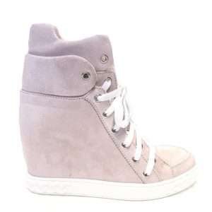 Nowość: zamszowe sneakersy casadei w super cenie