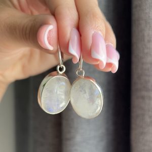 Nowość. kolczyki z kamieniem księżycowym w super cenie