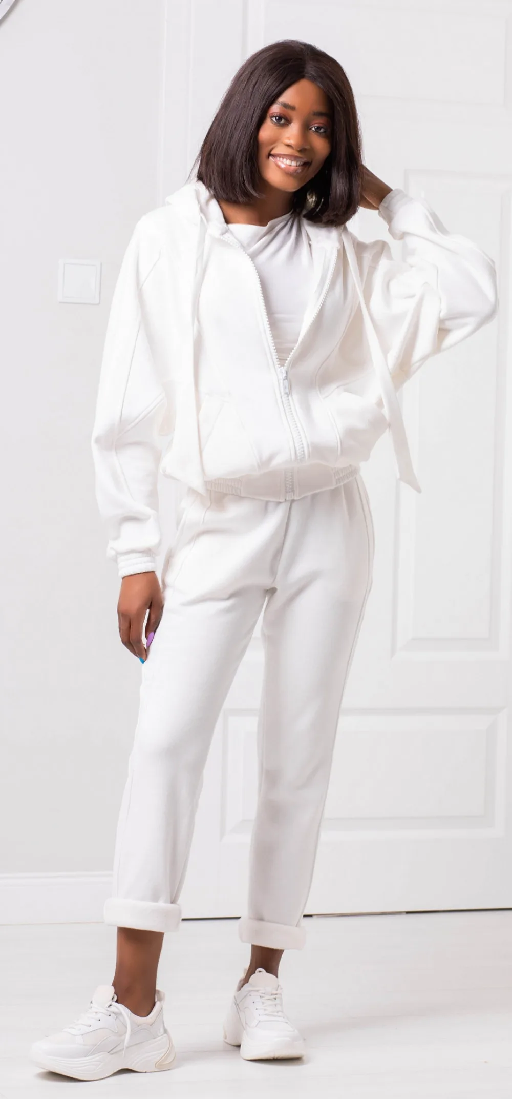 Nowość. Białe spodnie dresowe Dagna 104 A w super cenie