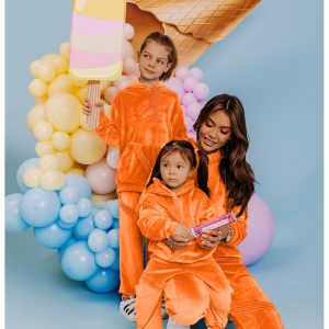 Nowość. Welurowy dres dziecięcy w super cenie – winki orange