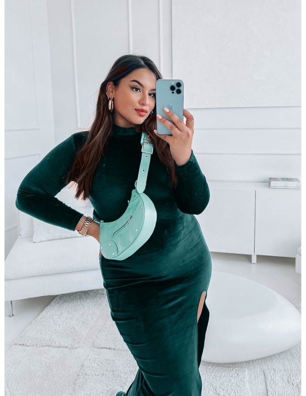 Welurowa sukienka maxi PLUS SIZE z rozporkiem IMER - butelkowa zieleń