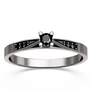 Pierścionek ze złota rodowanego na czarno z czarnymi szafirami LP-29B-R-CZ