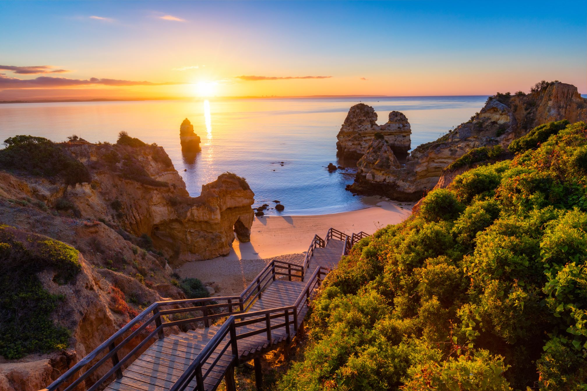 Algarve – 300 dni słońca i tanie loty z Polski