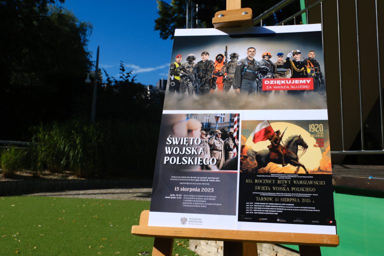 Z wdzięcznością i szacunkiem. Obchody święta wojska polskiego w Krakowie i Tarnowie. Źródło: Małopolski Urząd Wojewódzki w Krakowie