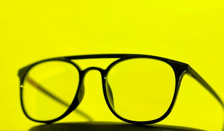 Okulary do czytania. Fot. unsplash