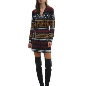 DZIANINOWA SUKIENKA MINI W ETNICZNY WZÓR