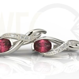 Komplet - Pierścionek, kolczyki i wisiorek z białego złota z rubinem i brylantami AP-69B-ZEST