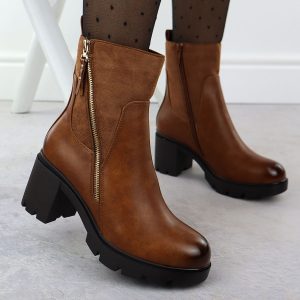 Botki damskie ocieplane na słupku z zamkiem camel M.Daszyński 23108