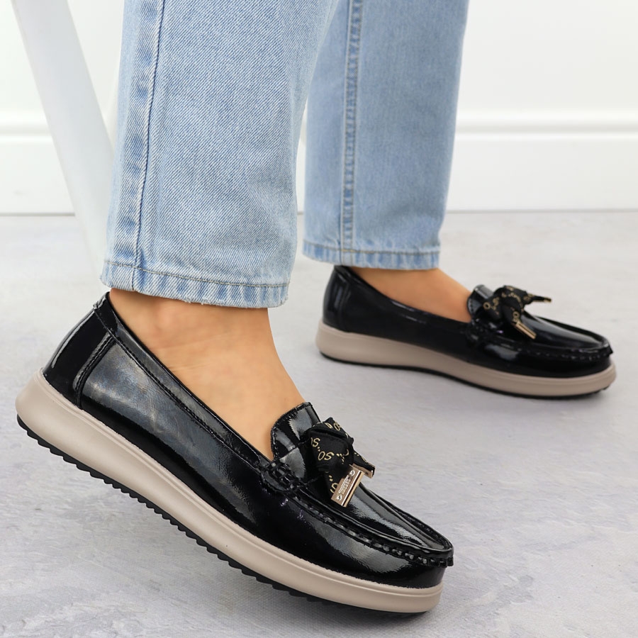 Skórzane mokasyny lakierowane z kokardą czarne Filippo DP6457