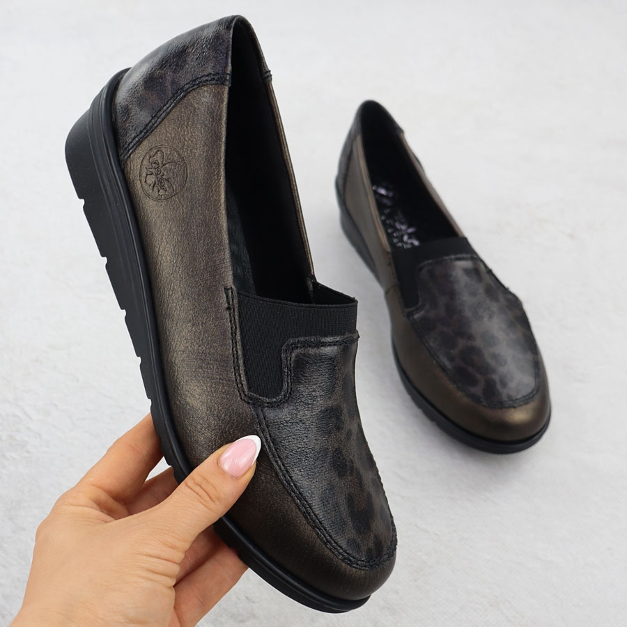 Skórzane półbuty damskie na koturnie brązowe Rieker L5351-90