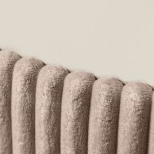 Stolik kawowy Mio Round ciemnobeżowy, Piasek Pustyni, sztruks, obłe kształty