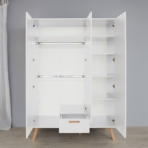 Szafa trzydrzwiowa biała mat 130 x 190 cm Dreamland