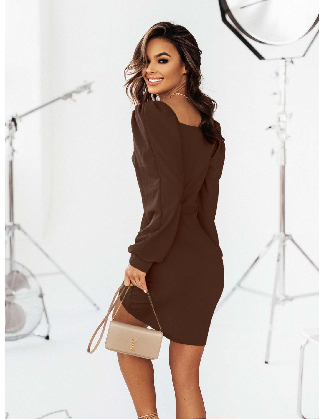 Sukienka z bufiastymi rękawami ADIANA - czekoladowa