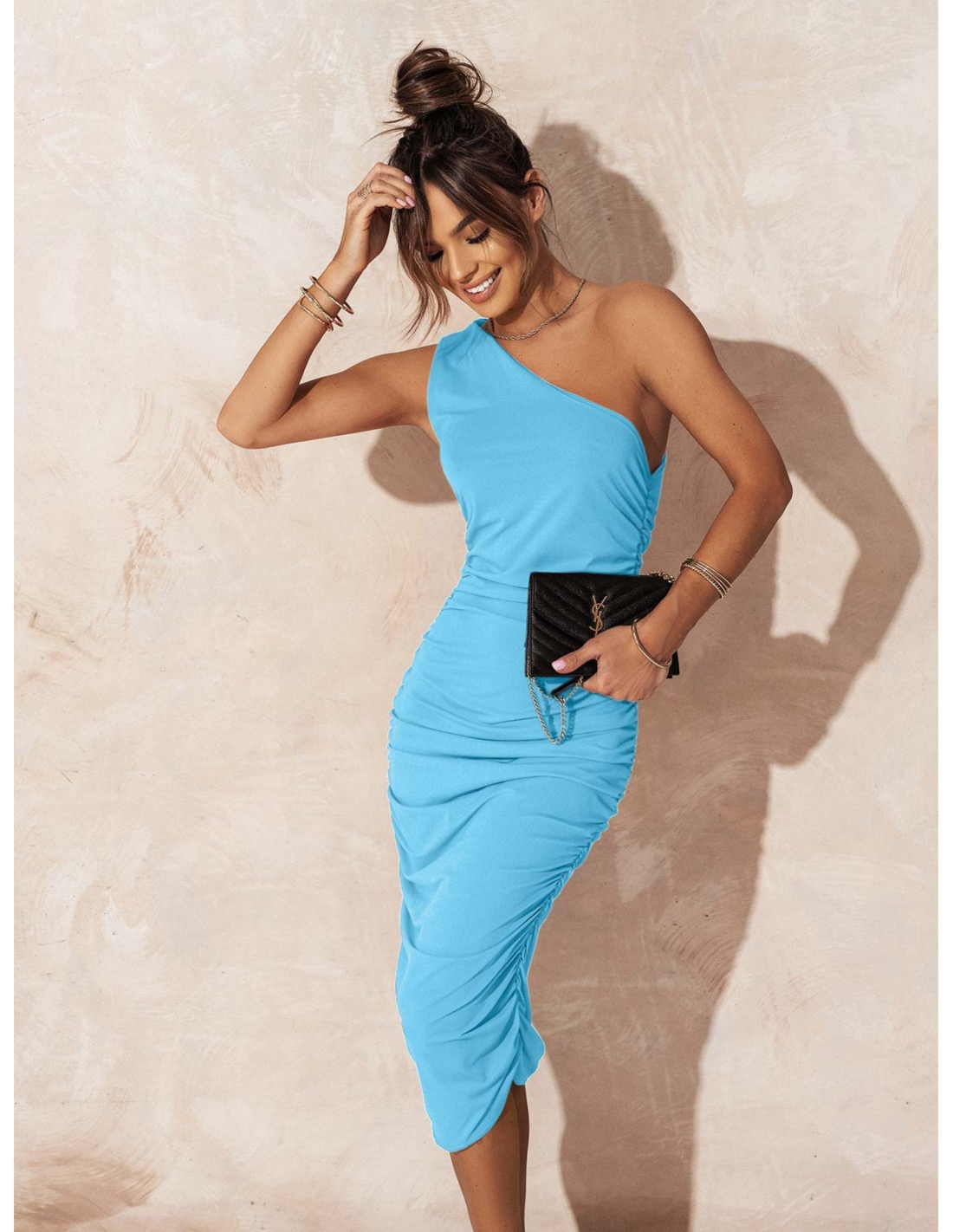 Dopasowana sukienka na jedno ramię DAYA - błękitna
