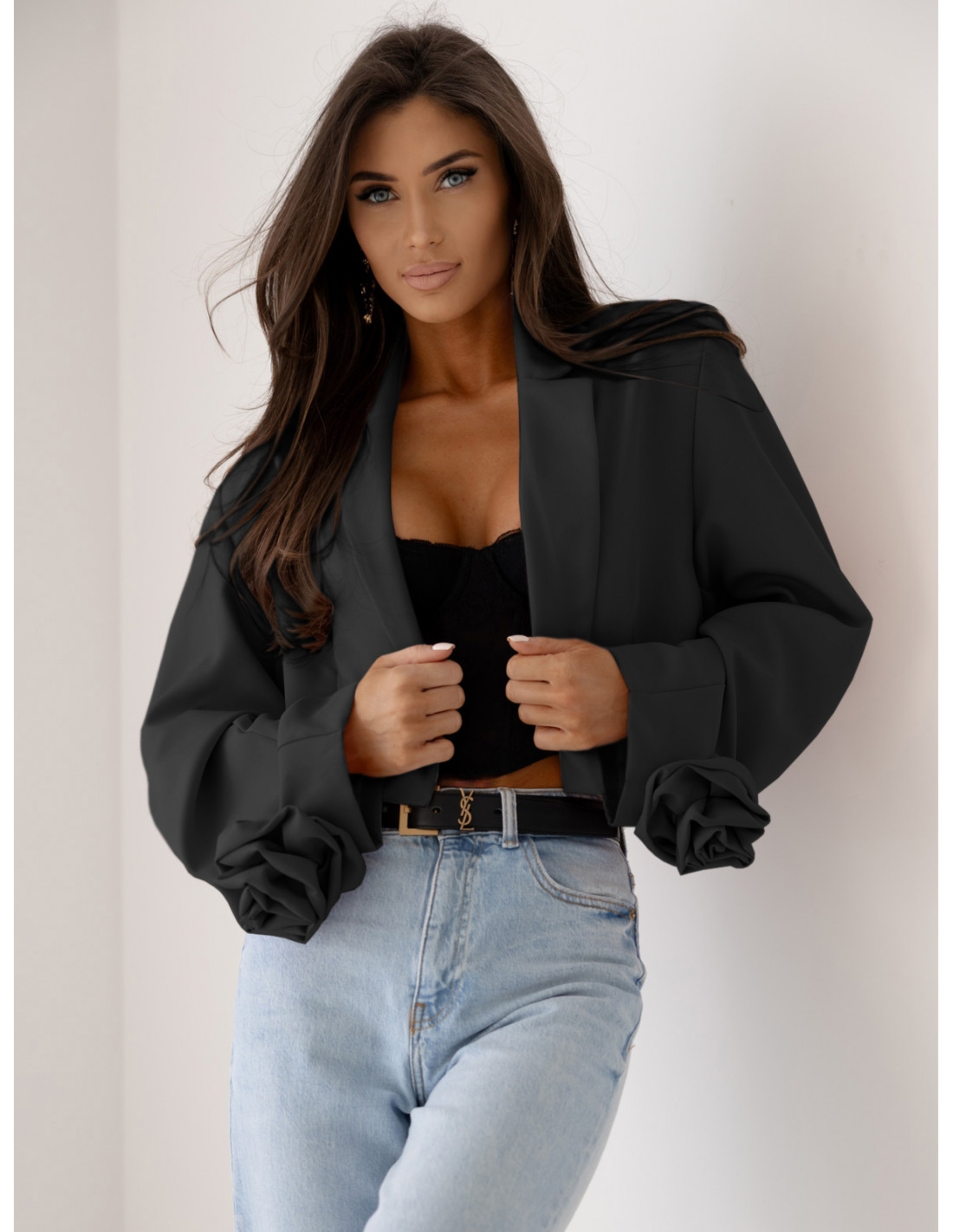 Krótka marynarka oversize z różą na rękawie MALLA - czarna