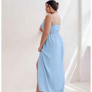 Maxi sukienka z rozcięciem PLUS SIZE - LEIA - błękitna