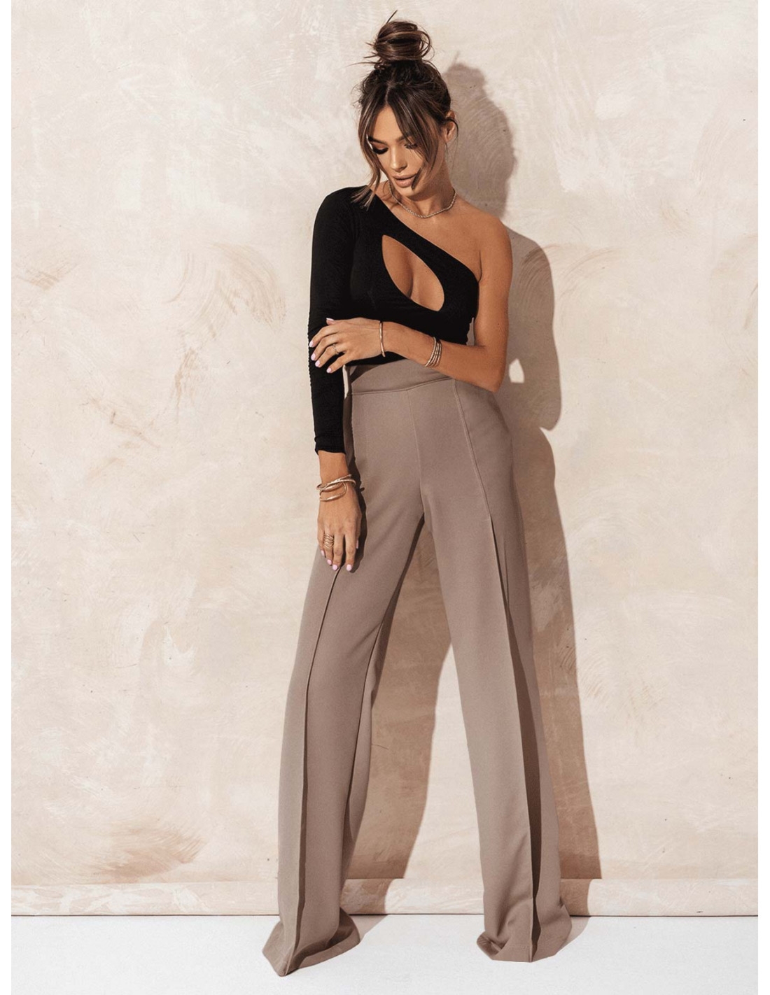 Body na jedno ramię z wycięciem ANVIS - czarne