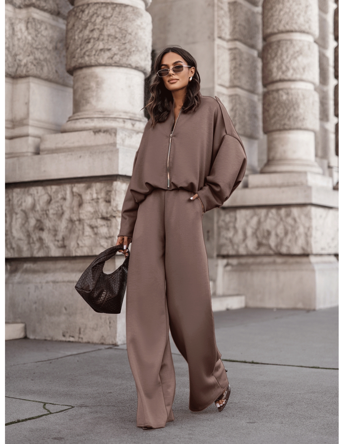 Masełkowy dres z szerokimi spodniami SORGO - mocha mousse