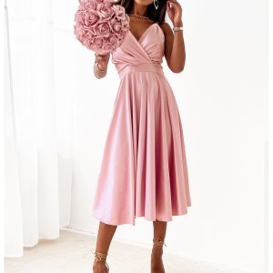 Rozkloszowana sukienka na ramiączkach CRISSY - pudrowy róż