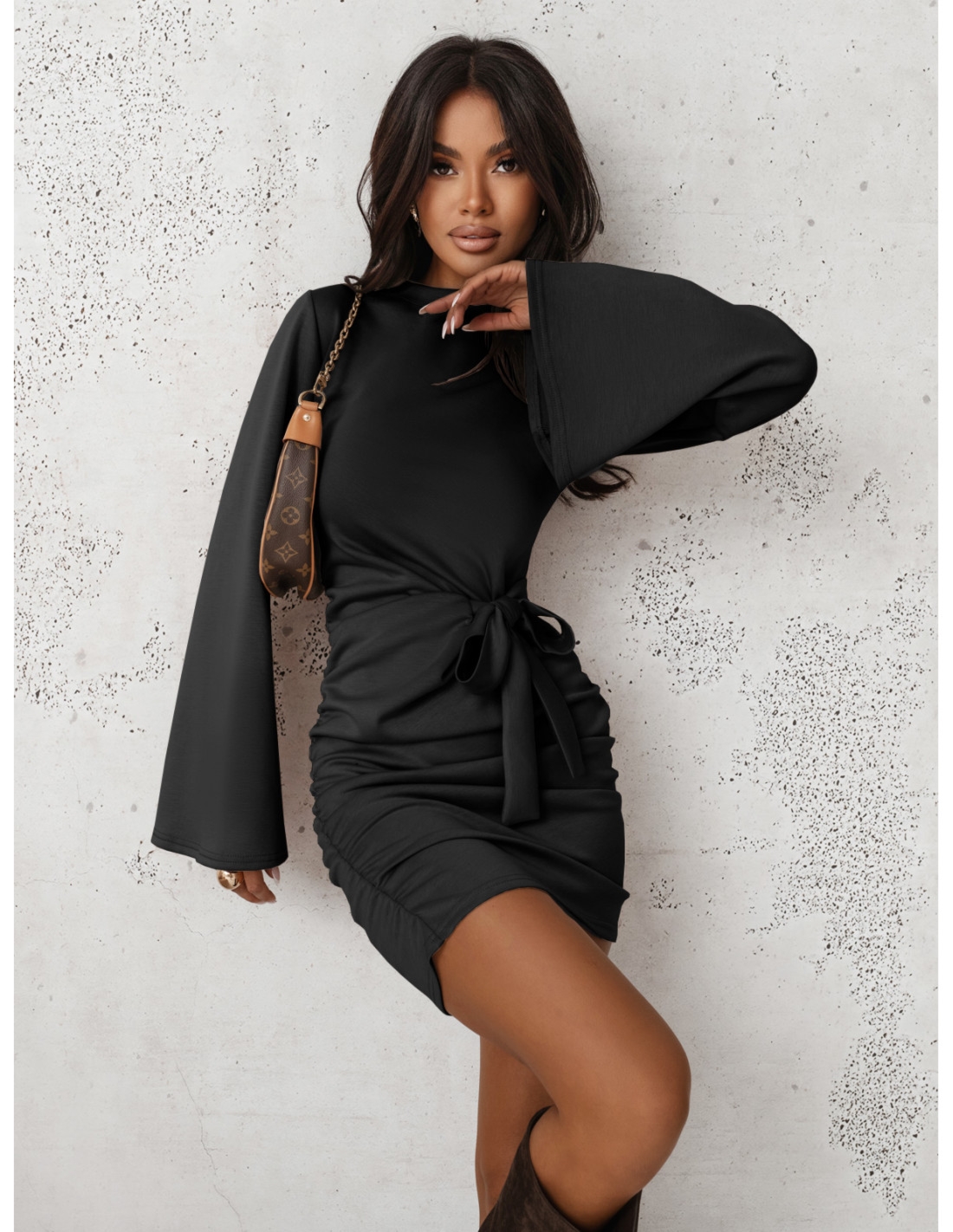 Masełkowa sukienka mini z wiązaniem MERE - czarna