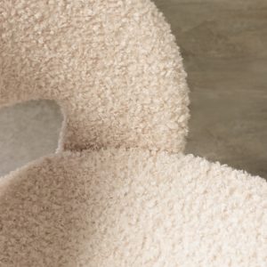 Krzesło tapicerowane Caspian, drewniane nóżki, jasnobeżowe, boucle