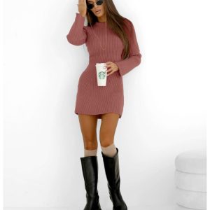 Sweterkowa mini sukienka NOVALIA - brudny róż