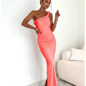 Sukienka maxi z ozdobnym warkoczem JUNI - brzoskwiniowa