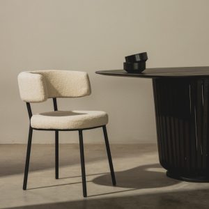 Krzesło tapicerowane Iga, jasnobeżowe/czarne nóżki, boucle