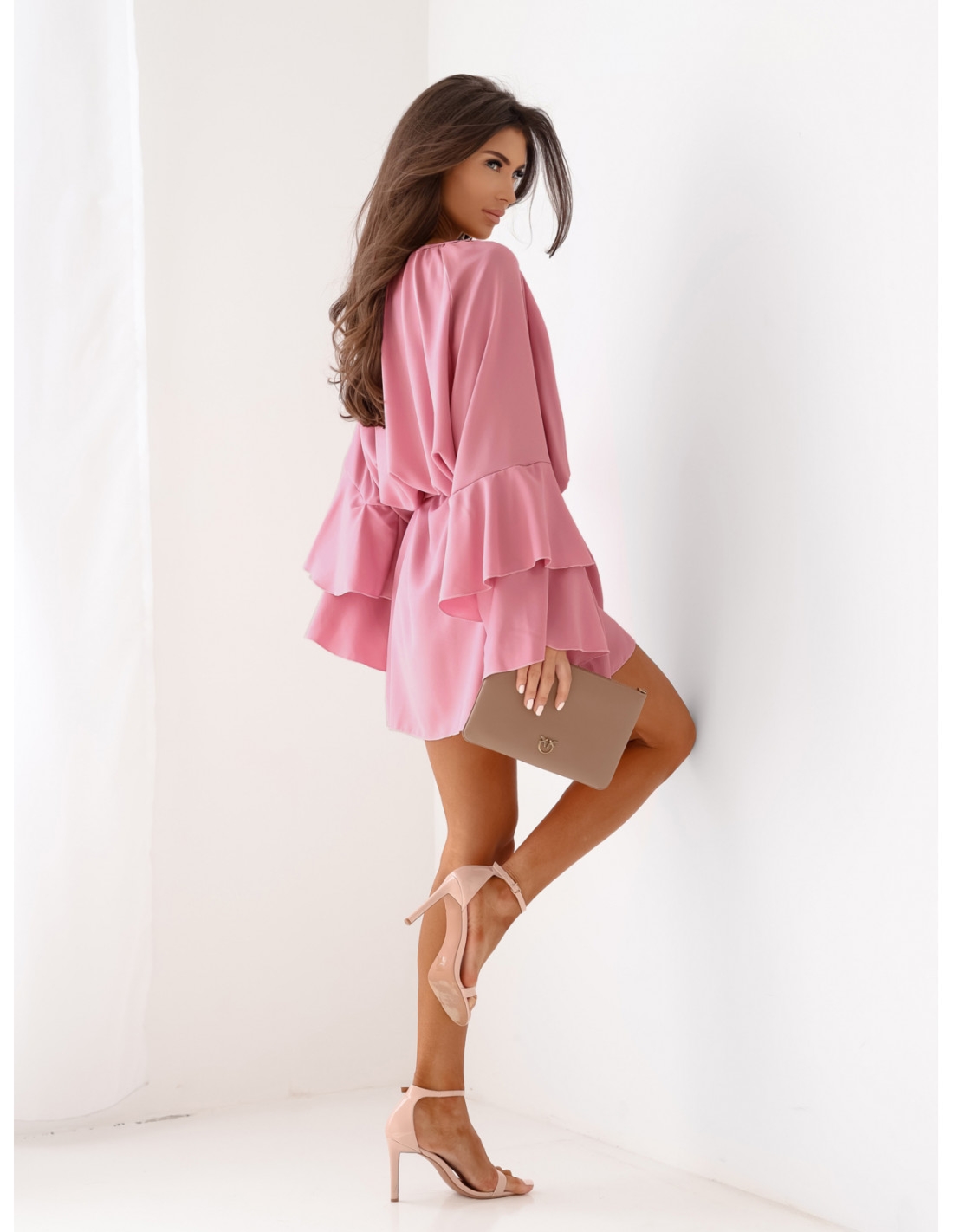 Sukienka oversize z falbanami na rękawach ZUMA - brudny róż