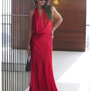 Satynowa sukienka maxi z odsłoniętymi plecami KAO - czerwona