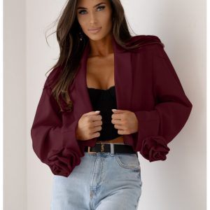 Krótka marynarka oversize z różą na rękawie MALLA - bordowa