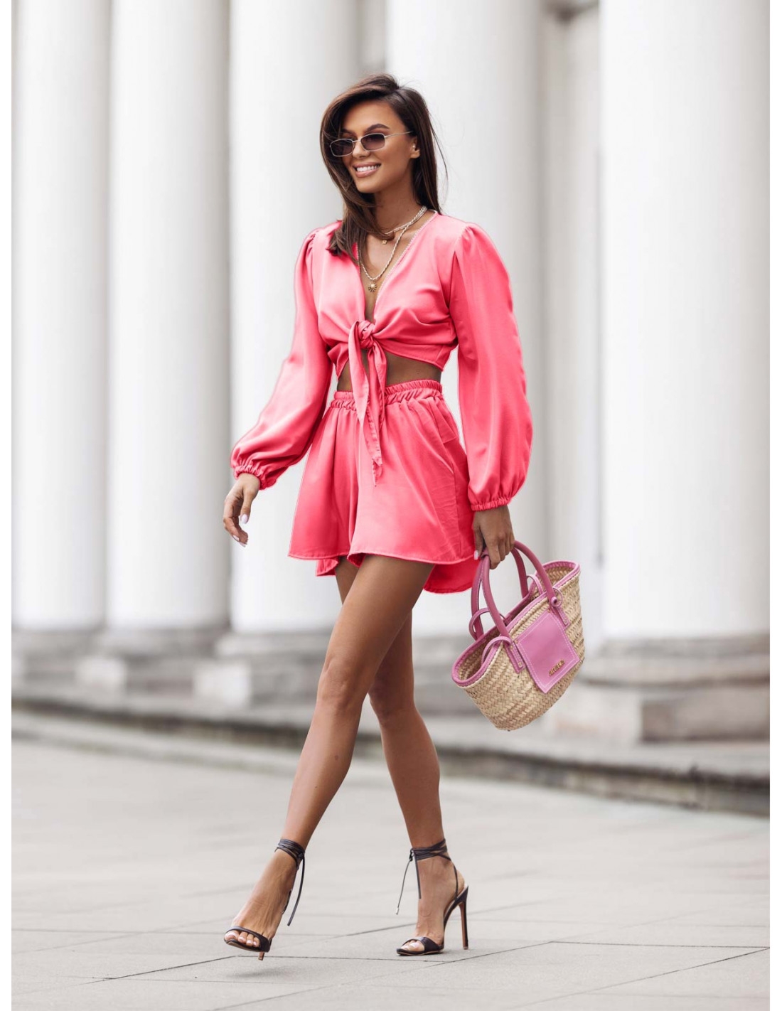 Modny komplet bluzka wiązana i spodenki AUREA - neon róż