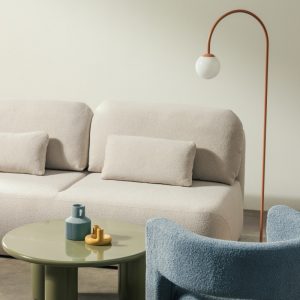 Sofa z funkcją spania i pojemnikiem Liva, jasnobeżowa, boucle, obłe kształty