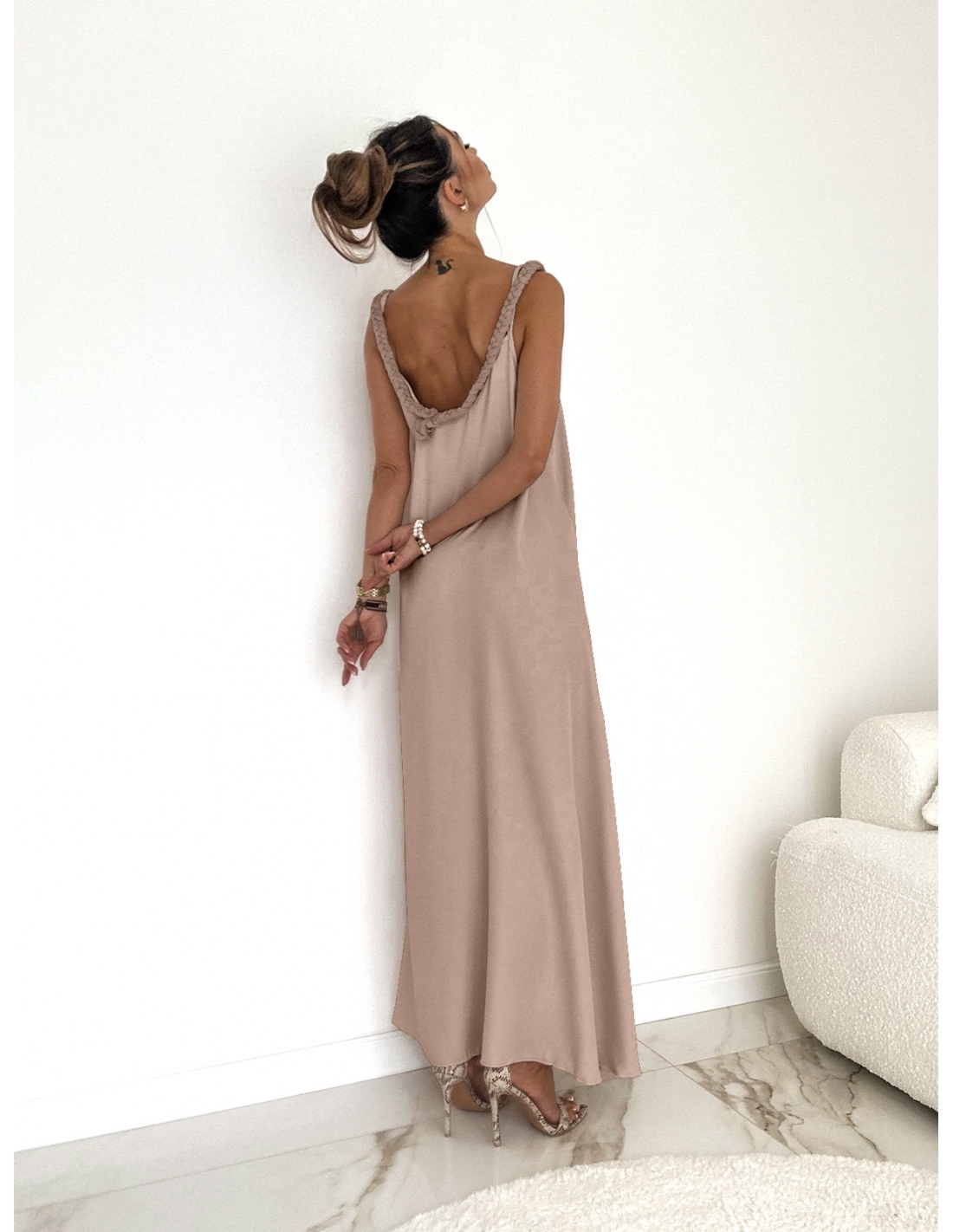 Maxi sukienka z ozdobnym warkoczem SIVIR - beżowa