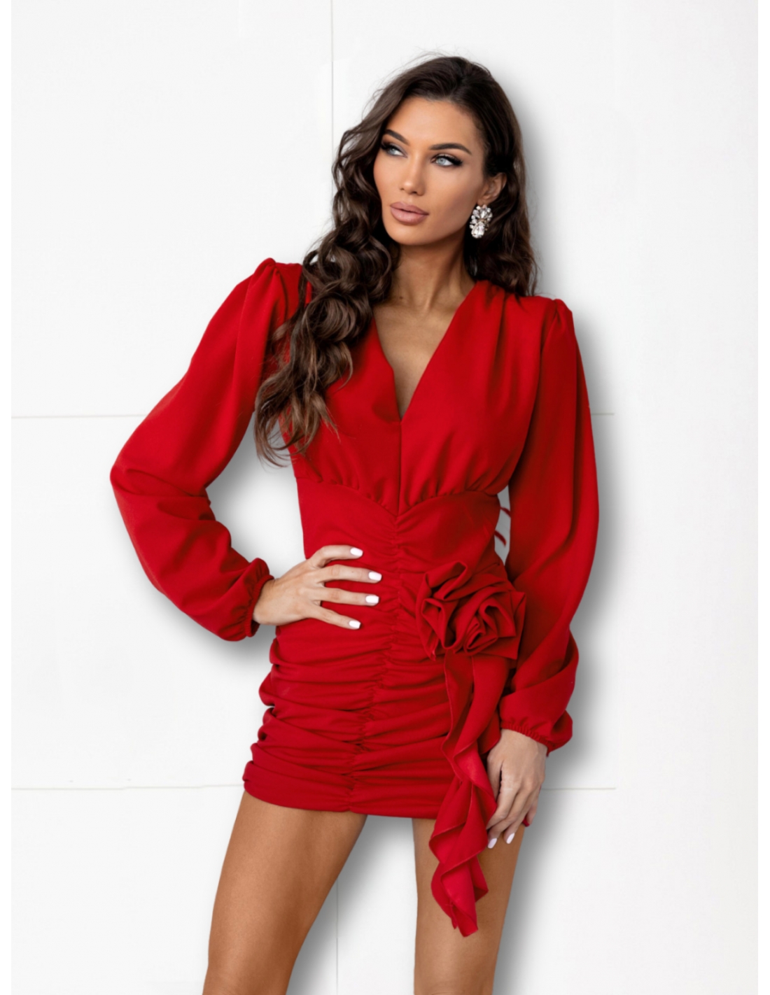 Marszczona sukienka z ozdobnym kwiatem HASJA - czerwona