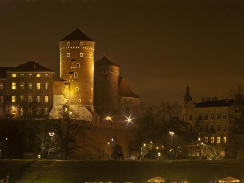 Zamek w Krakowie nocą. Fot. Daniel Dudka