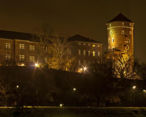 Zamek w Krakowie nocą. Fot. Daniel Dudka